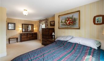 36 Willow Ave, Middletown, RI 02842