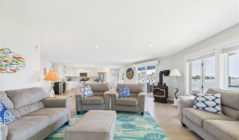 72 Marine Dr, Narragansett, RI 02882