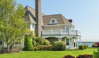 99 N Cliff Dr, Narragansett, RI 02882