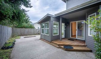 615 SW SEABIRD Dr, Bandon, OR 97411