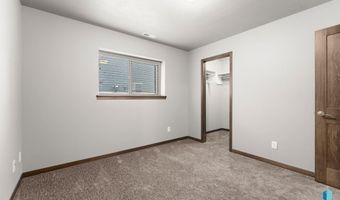 48 Chloe St, Baltic, SD 57003