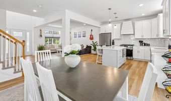 1 Melinda Ct, Bayville, NJ 08721