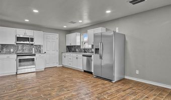 2404 N Robin St, Altus, OK 73521