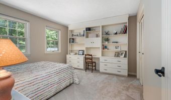 10 Buttonwood Rd, Bedford, NH 03110