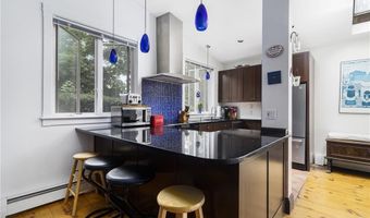 428 Gibbs Ave 4, Newport, RI 02840