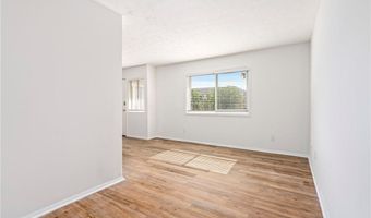 557 W GLENN Ave B-301, Auburn, AL 36830