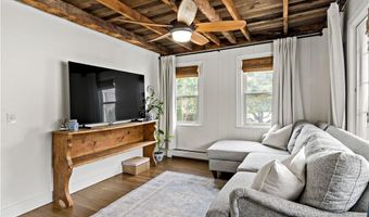 8 Lincoln Ave, Bristol, RI 02809