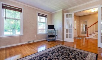 33 Oak Hill Dr, Johnston, RI 02919