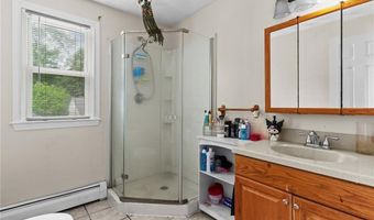 16 Spectacle Ave, Warwick, RI 02888