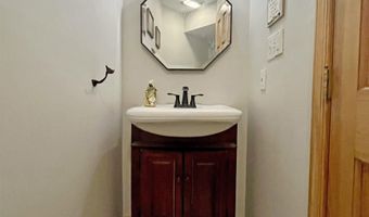 7 Staples Ct, Beesleys Point, NJ 08223