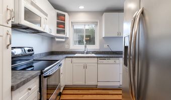 201 Greens Farm Rd 201, Branford, CT 06405