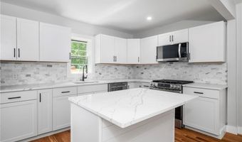 1008 Toll Gate Rd, Warwick, RI 02886