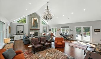 25 Rock Way, East Greenwich, RI 02818