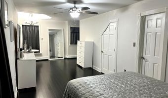 19 CENTER St, Barnegat, NJ 08005