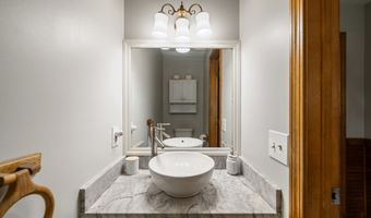 91 Ford St, Ansonia, CT 06401