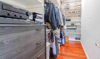 942 N MCKINLEY Rd, Arlington, VA 22205