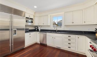 44 Tuckerman Ave, Middletown, RI 02842