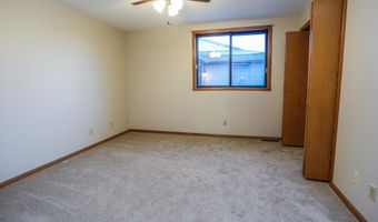 1521 E Melgaard Rd, Aberdeen, SD 57401