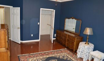 10 Fenwick Ln, Barnegat, NJ 08005