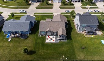 302 33rd St SE, Altoona, IA 50009