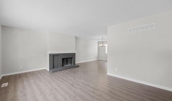 412 Sorrento Dr, Ballwin, MO 63021