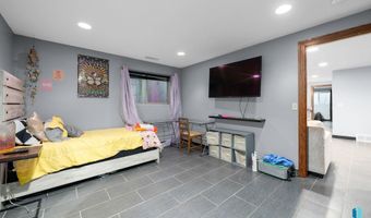 305 S Spring Pl, Brandon, SD 57005