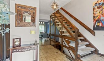 7 Hawthorn Cir, Albany, NY 12203