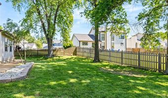 204 Oakwood Farms Ct, Ballwin, MO 63021