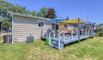 1113 Summer St, Algonac, MI 48001