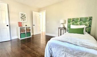 426 Metacom Ave 1, Bristol, RI 02809