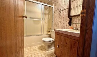 28 W Shore Rd, Babb, MT 59411