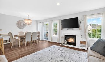 103 Larson Dr 103, Danbury, CT 06810