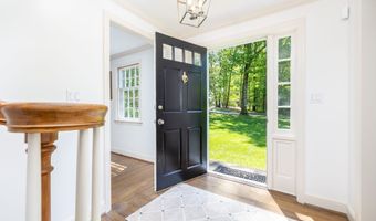 60 Old Wood Rd, Avon, CT 06001