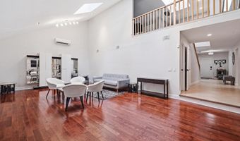 19 Sunset Rd W, Albertson, NY 11507