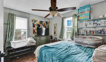 118 7th St, Baldwin City, KS 66006