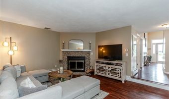 25 Venturi Grn A, North Providence, RI 02904