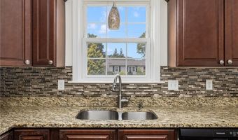 6 LARKSPUR Rd, Warwick, RI 02886