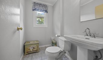 85 School Ground Rd, Branford, CT 06405