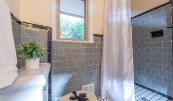 7041 CINDY Ln, Annandale, VA 22003