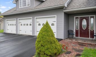 34 Goldsbury Woods Rd, Barre, VT 05641