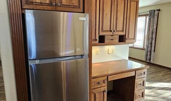 2702 Railroad Cir, Aberdeen, SD 57401