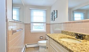 17 Melbourne Dr, Narragansett, RI 02882