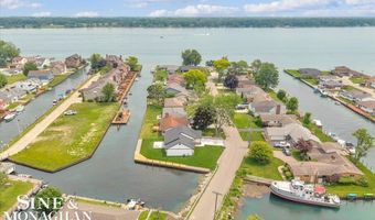 144 Channelsyde Dr, Algonac, MI 48001