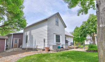 909 A Ave, Armstrong, IA 50514