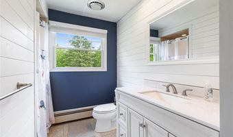 80 Woodbridge Dr, East Greenwich, RI 02818