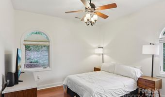 26 Ocaso Dr, Asheville, NC 28806