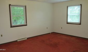 703 Ruskin Dr, Altoona, PA 16602