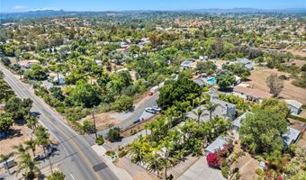 210 N Stage Coach Ln, Fallbrook, CA 92028