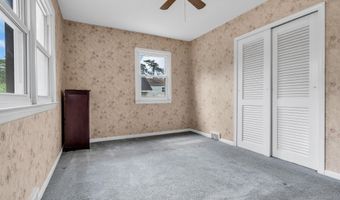 73 Locker St, Beachwood, NJ 08722