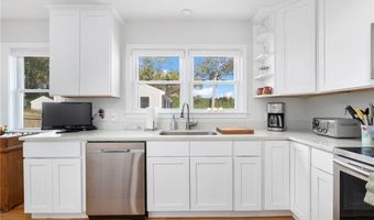6 Cliff Ter, Newport, RI 02840